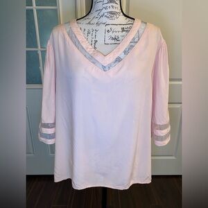 The‎ Pyramid Collection Light Peach V-Neck Women's Top - Size 1X G